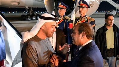 السيسي يودع بن زايد في مطار العلمين الدولي 