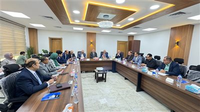 رئيس جهاز بني سويف الجديدة يجتمع بالشركات المنفذة لمشروعات الإسكان بالمدينة