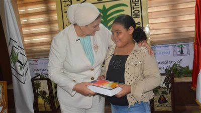 القومي للطفولة يكرم الطفلة 
