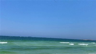 إعادة فتح شواطئ الإسكندرية مع منع نزول مياه البحر غدا