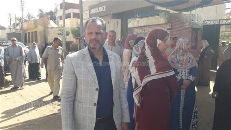 طوابير تصطف أمام