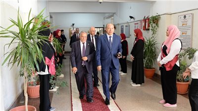 رئيسا جامعتي المنصورة والمستقبل العراقية يبحثان فرص التعاون المشترك