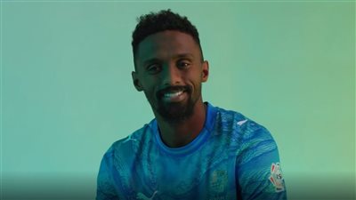 نيوم يضم مدافع الهلال لمزاملة أحمد حجازي