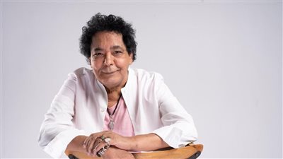 بين البينين، مفاجأة جديدة للكينج محمد منير