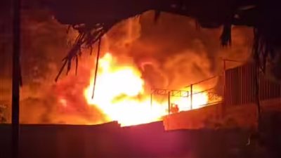 اللقطات الأولى لحريق مخزن كاوتش بكفر ميت الحارون في الغربية (فيديو)