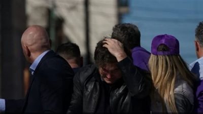 نجاة الرئيس الأرجنتيني بعد رشقه بالحجارة والزجاجات من قبل متظاهرين (فيديو)