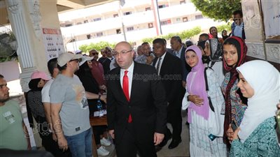 محافظ بني سويف يتابع انتظام التصويت باليوم الثاني لإعادة الشيوخ 