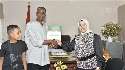 شهادة تقدير و150 ألف جنيه، تضامن بني سويف تكرم عامل مزلقان السادات