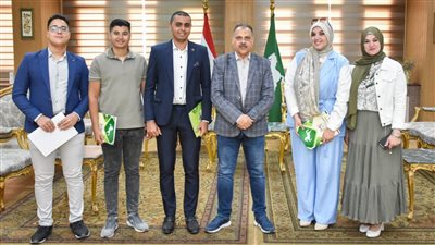 محافظ الشرقية يسلم شهادات دورة تطبيقات نظم المعلومات الجغرافية لـ4 طلاب
