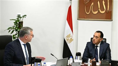 رئيس الوزراء يتابع مع وزير البترول عددًا من ملفات العمل