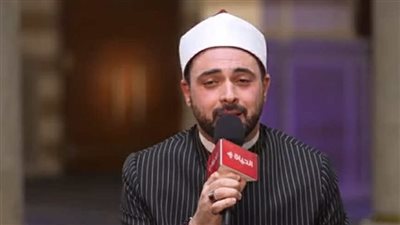 الإثنين، واحد من الناس يحتفل بالمولد النبوي الشريف في رحاب مسجد السيدة زينب 