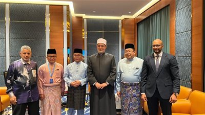 مفتي الجمهورية يبحث مع وزير الشئون الدينية بماليزيا تعزيز التعاون المشترك 