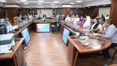 محافظ بني سويف يتابع انتهاء التصويت وفرز أصوات إعادة انتخابات الشيوخ