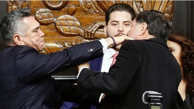 وصلت لضرب رئيس المجلس، الشيوخ المكسيكي يتحول إلى 