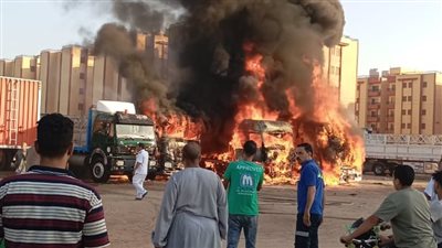 العربيات اتفحمت، حريق هائل داخل جراج سيارات نقل خلف مستشفى القرين بالشرقية (صور)