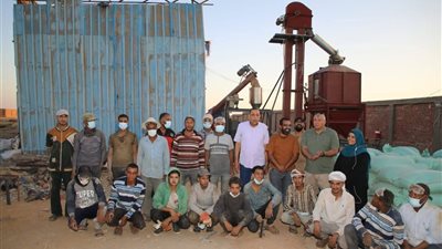 الزملوط يشيد بمبادرة تخفيض الأسعار ويتفقد مصنعا لتدوير مخلفات النخيل بالداخلة (صور)