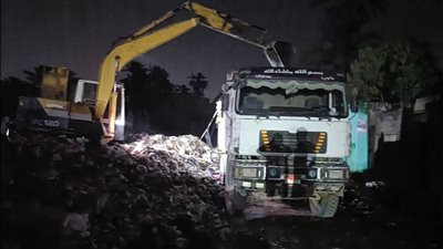 رفع المخلفات أمام مقابر الحوامدية استجابة لشكاوى المواطنين (صور)