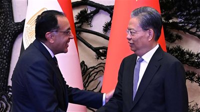 مدبولي يدعو الشركات الصينية للاستثمار في صناعة السيارات الكهربائية بمصر