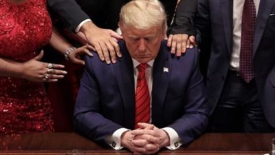 حددت موعد وفاته باليوم والساعة، أمريكية تثير عاصفة من الجدل بتوقعها موت ترامب قريبًا (فيديو) 