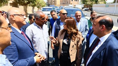 وزيرة التنمية المحلية ومحافظ القليوبية يفتتحان أعمال تطوير شارع نبوية موسى