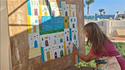 الفن يوثق حكايات البحر والجبال والمعالم الأثرية بملتقى دهب للرسم والتصوير (صور)