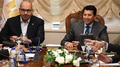 وزير الرياضة يشيد باللجنة الأولمبية المصرية لدورها فى صياغة القانون الجديد 