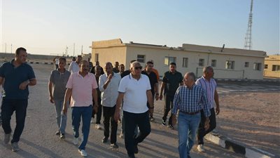 محافظ الوادي الجديد يتفقد المقر الجديد لخدمات التأمين الصحي بالفرافرة 