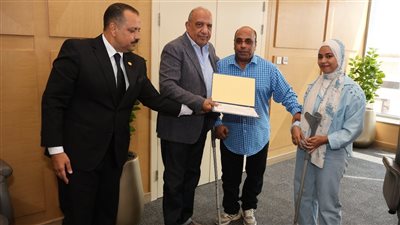 5 رحلات عمرة هدية من وزير الكهرباء للعاملين عقب نجاته من حادث الإسكندرية