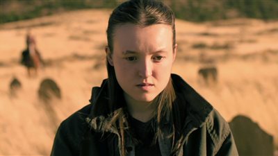 بيلا رامزي توجه رسالة لكارهي مسلسل The Last of Us 