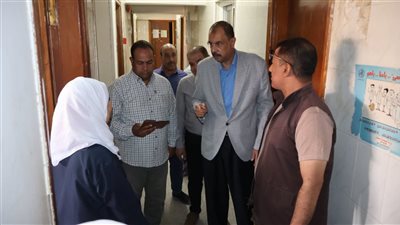 جولة ميدانية مفاجئة لمحافظ سوهاج بحي الكوثر وأخميم (صور)