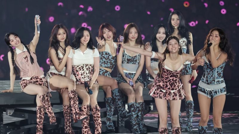 فرقة TWICE, فيتو