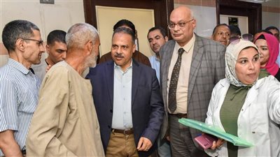  محافظ الشرقية يتفقد سير العمل بعيادة المبرة للتأمين الصحي 