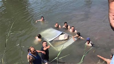 مصرع شخص وإصابة نجله إثر سقوط سيارة في ترعة بقرية الخادمية بكفر الشيخ