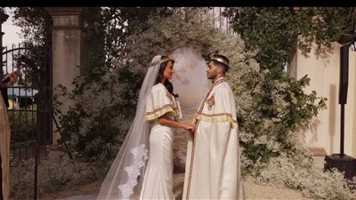 الممثل العالمي مينا مسعود يحتفل بزفافه علي الهندية إميلي شاه (فيديو)