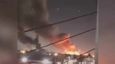 انفجار مخزن ذخيرة وتساقط قذائف على المنازل في مصراتة الليبية (فيديو)