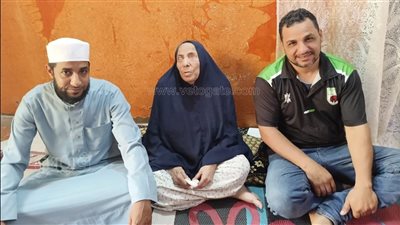 لم تتزوج وأبصرت بنور القرآن.. حكاية معمرة كفيفة على أعتاب المئة.. تكشف سر عمرها الطويل.. وتنتظر تكريمًا يليق بسيرتها (فيديو وصور)