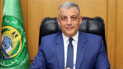 محافظ الإسماعيلية يعزي أُسر ضحايا حادث خط الغاز بأبوسلطان ويطمئن على المصابين 