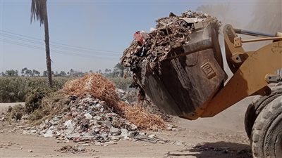 رفع 130 طن مخلفات من قرى صدفا ونقلها لمصنع تدوير القمامة بأسيوط