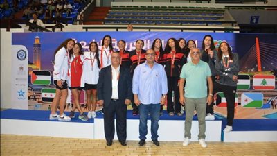 بحضور ياسر إدريس، منتخب السباحة يتربع على عرش البطولة العربية بالمغرب 