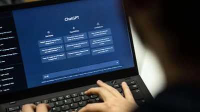 الذكاء الاصطناعي يثير الرعب في أمريكا.. حكاية طفل تخلص من نفسه، وخبير تقني قتل والدته المُسنة.. برنامج الدردشة في قفص الاتهام، وشات جي بي تي يكشف الحقائق