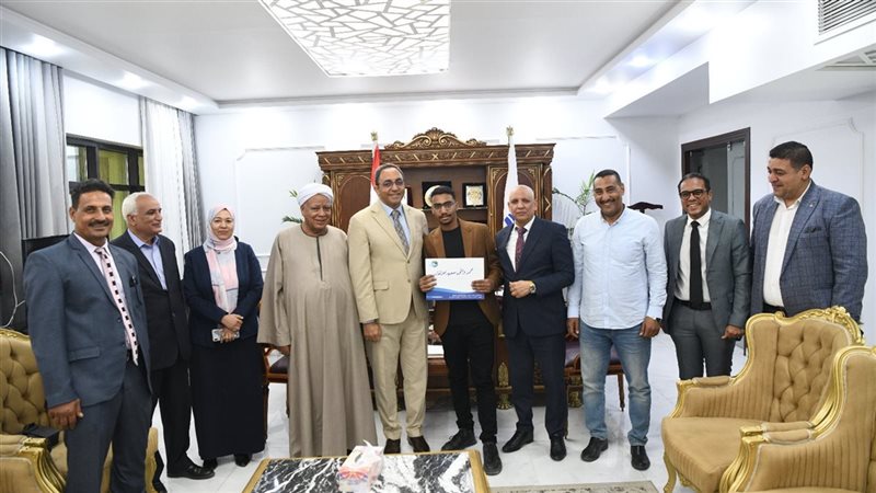 محافظ قنا،فيتو