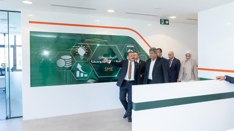 افتتاح فرع البنك