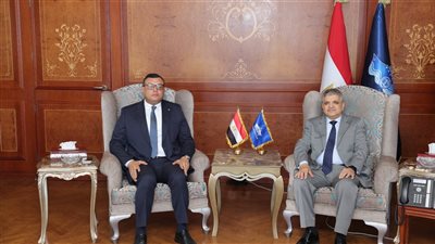 أسامة ربيع ووزير الإسكان يبحثان إنشاء محطات لتحلية المياه بمدن القناة (صور) 