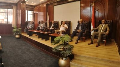 رئيس غرفة الجيزة يجتمع بالعارضين استعدادًا لافتتاح المعرض الرئيسي لـ أهلًا مدارس