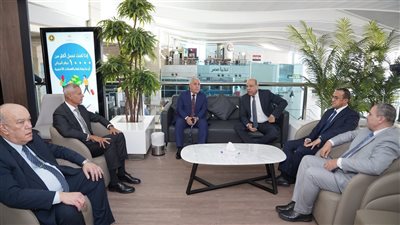 وزير الطيران: توسعات مطار القاهرة تستهدف خلق تجربة سفر عالية المستوى