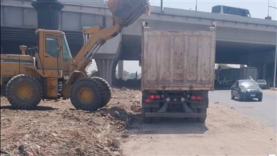 رفع مخلفات طريق المريوطية استجابة لشكاوى الأهالي