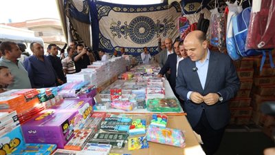 محافظ كفرالشيخ يفتتح معرض «أهلًا مدارس» بدسوق (صور)