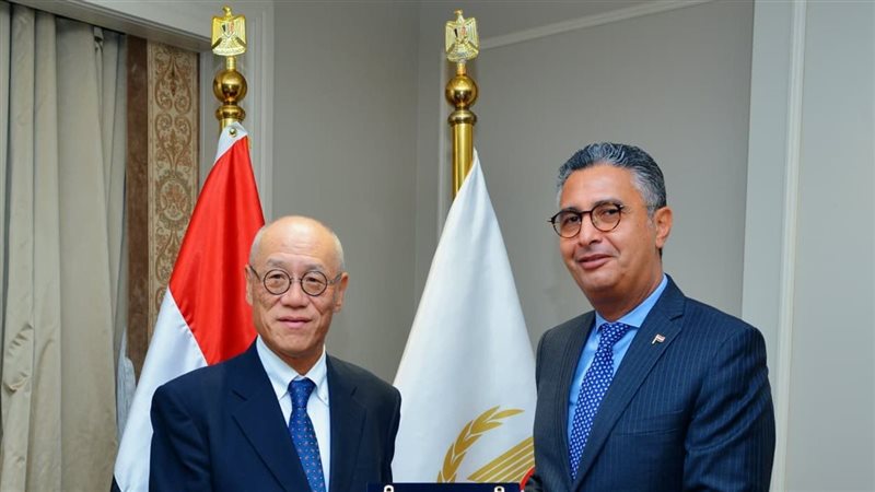 وزير التموين والسفير