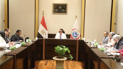 وزير الصحة يوجه بتكثيف برامج التوعية بمخاطر الإيدز 