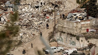 طائرة الاحتلال تلقي منشورات ضد حزب الله في جنوب لبنان (صورة)